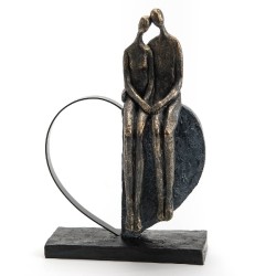 Couple assis et cœur 31 cm