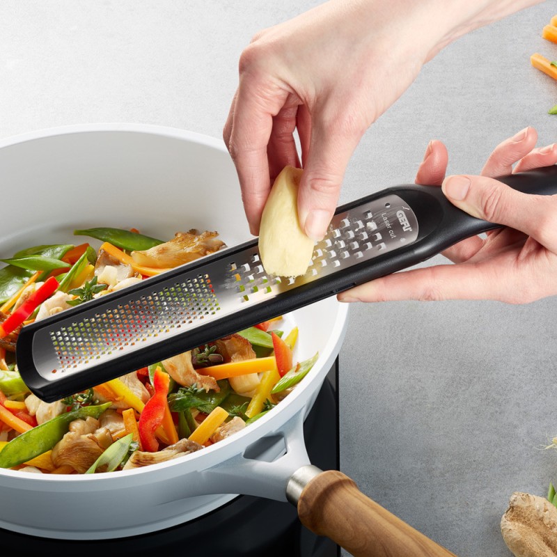 Râpe Fine Ibili 779100 – Pour Légumes, Fromage, Chocolat, Ail, Gingembre – Lame Inox, Avec Récupérateur, Lavable Au Lave-vaisselle